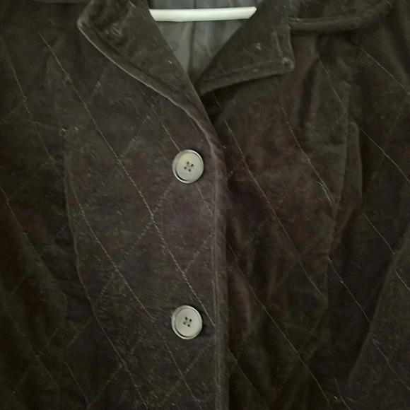 TALBOTS WOMEN'S BLACK VELOUR QUILTED BUTTON DOWN JACKET SZ 8 - Picture 3 of 7